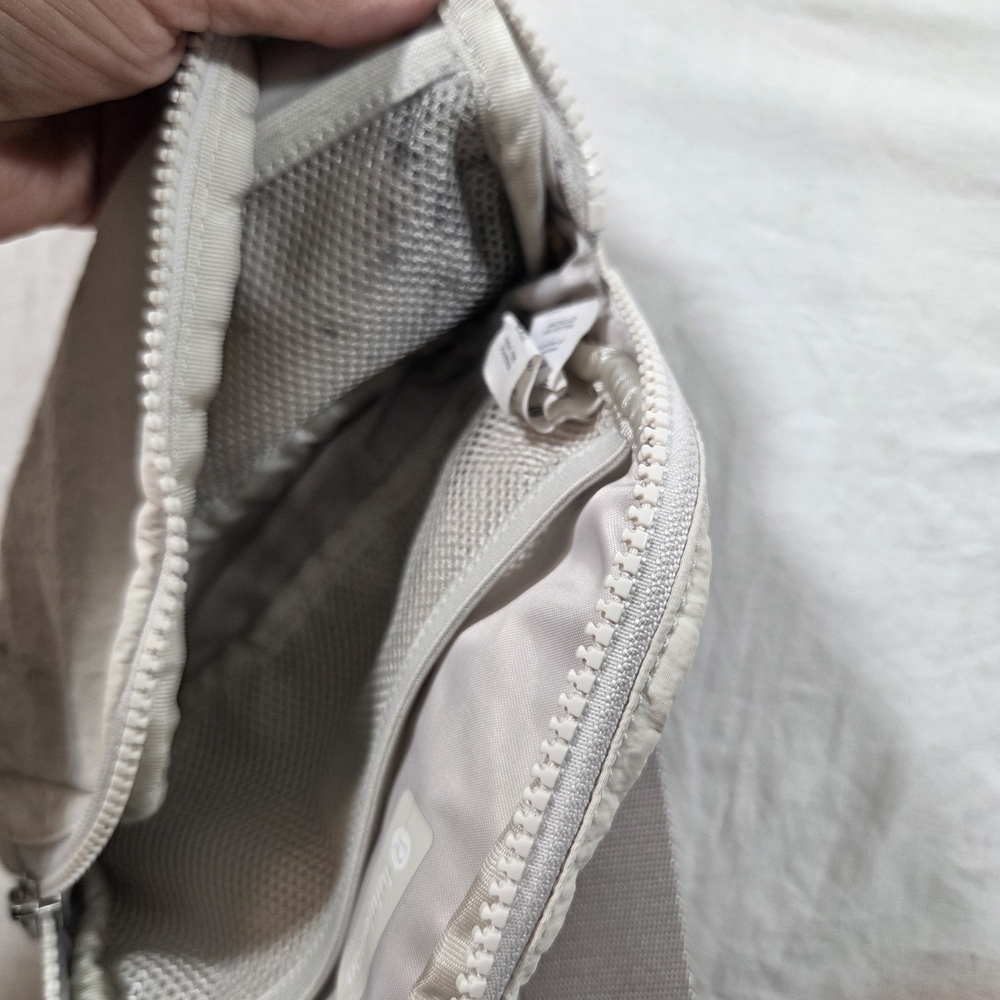 Lululemon Athletica Fanny Pack Cloth  Off-White Belt Bag Lightweight Vacation - Picture 8 of 9